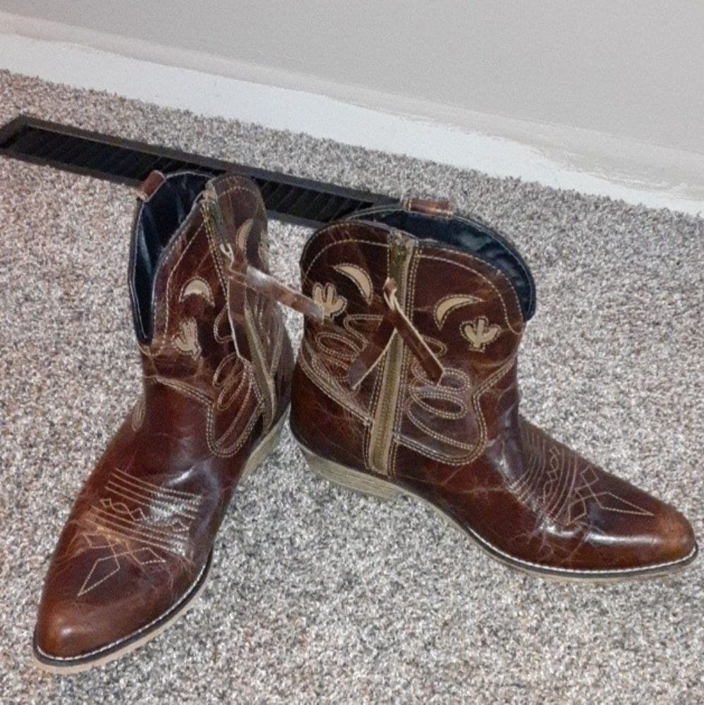 Dingo cowgirl booties